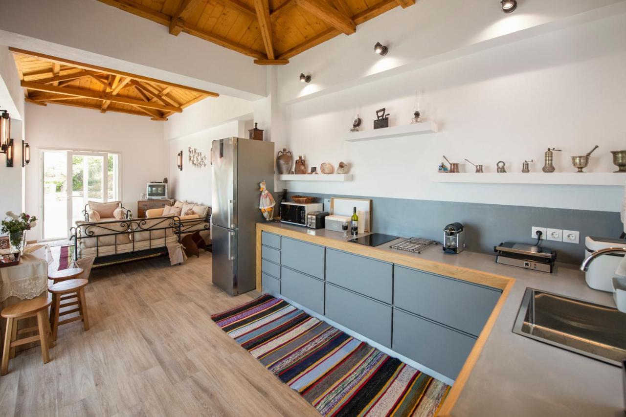 Avgi Villa Glossa