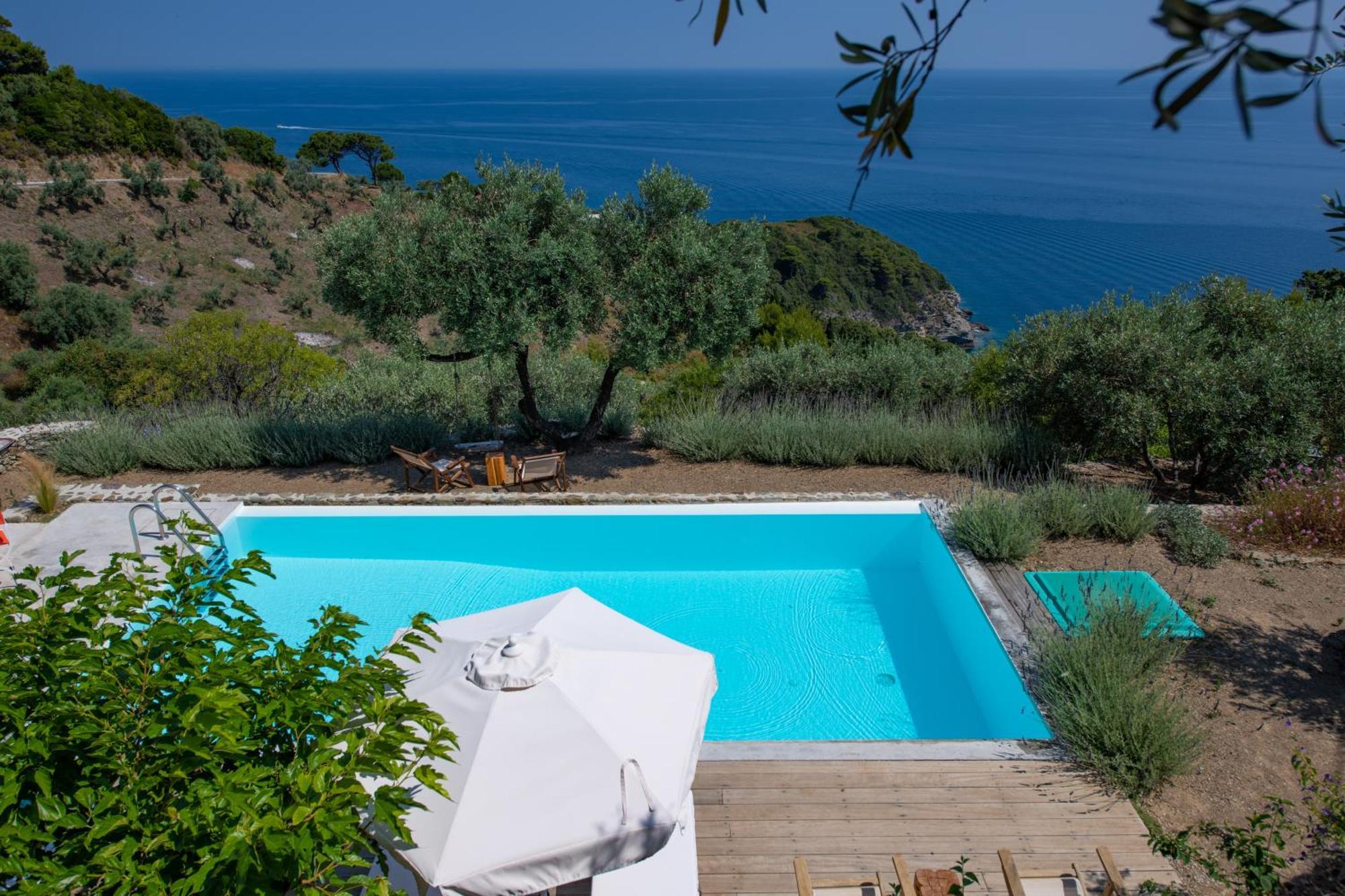 Avgi Villa *